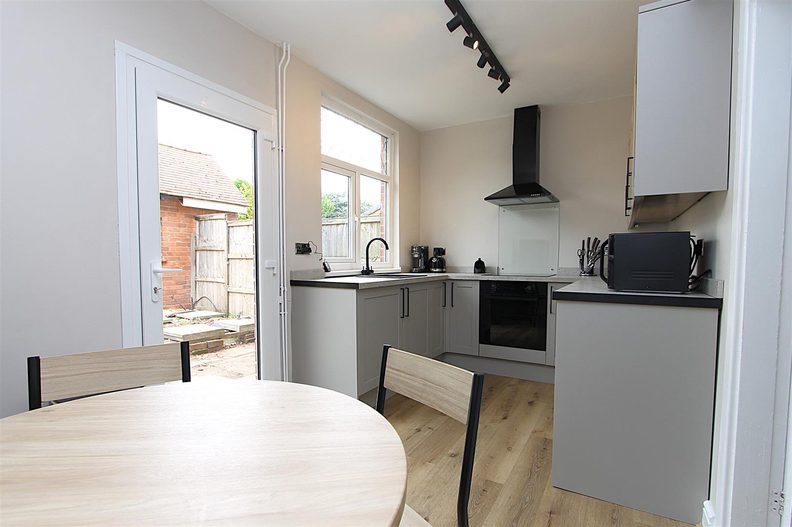 2 bed property in Caunsall Road, Kidderminster